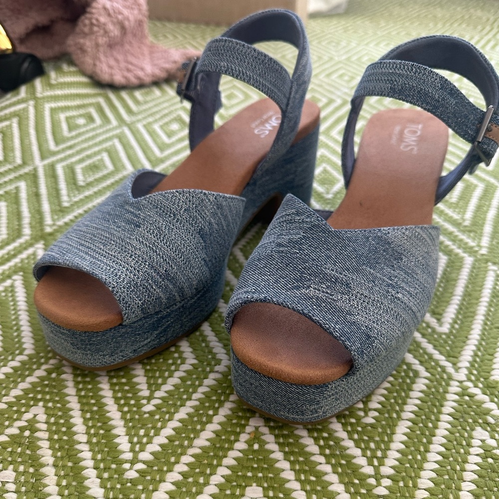 TOMS Isla Peep Toe Heeled Sandals